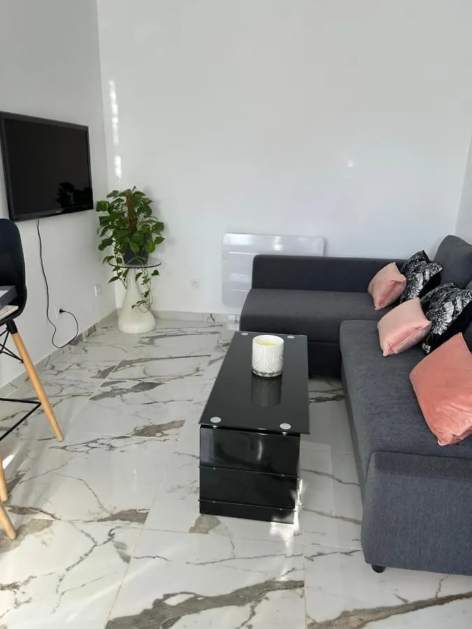 펜션 Logement Entier: Suite Chez Vanessa 데시네샤르피우